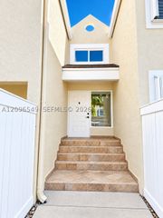 6850 SW 45th Ln 3, Miami, FL 33155