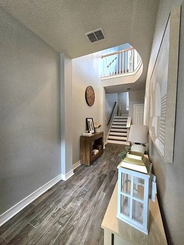 420 N Hill Avenue, Dallas, TX 75246