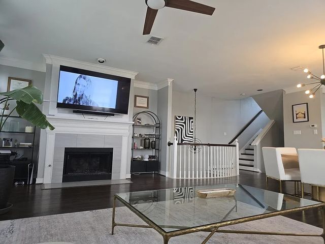 420 N Hill Avenue, Dallas, TX 75246