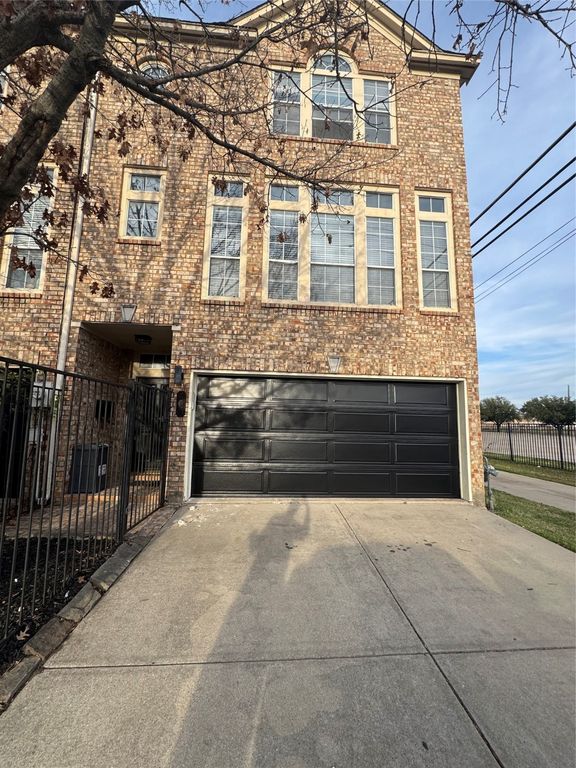 420 N Hill Avenue, Dallas, TX 75246