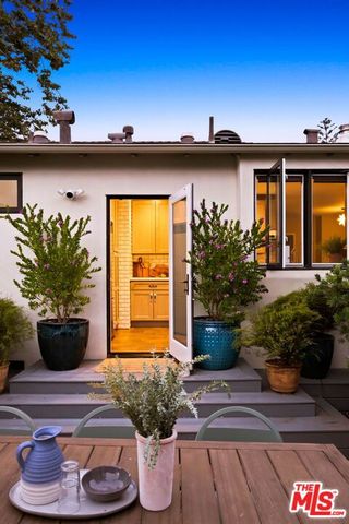 10371 Mississippi Avenue, Los Angeles, CA 90025
