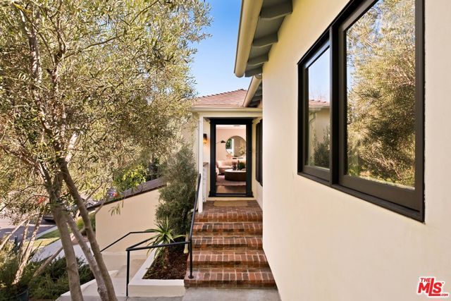 10371 Mississippi Avenue, Los Angeles, CA 90025