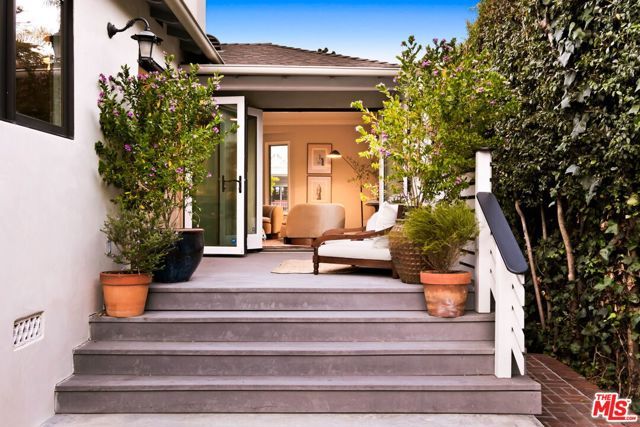 10371 Mississippi Avenue, Los Angeles, CA 90025