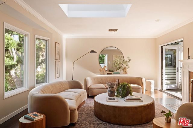 10371 Mississippi Avenue, Los Angeles, CA 90025