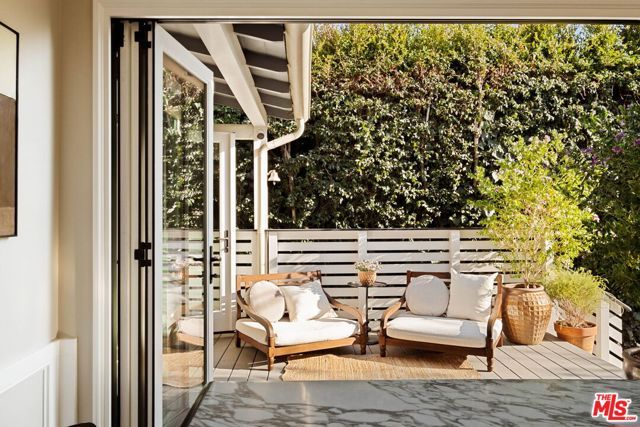10371 Mississippi Avenue, Los Angeles, CA 90025