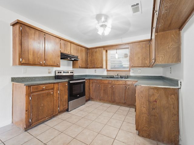 710 Parkridge Drive, Decatur, TX 76234