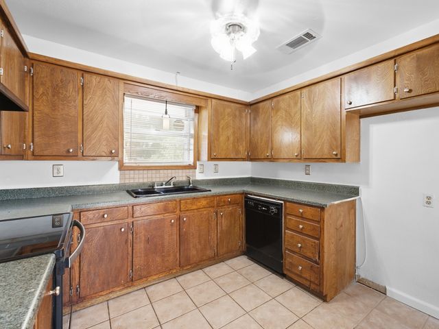 710 Parkridge Drive, Decatur, TX 76234