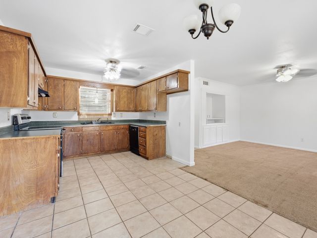 710 Parkridge Drive, Decatur, TX 76234