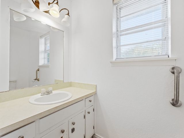 710 Parkridge Drive, Decatur, TX 76234