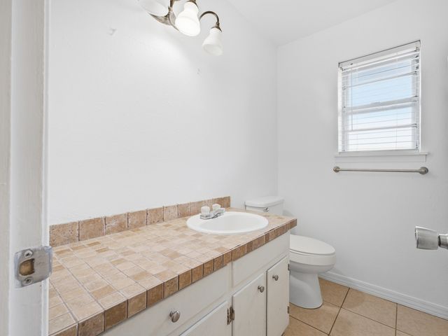 710 Parkridge Drive, Decatur, TX 76234