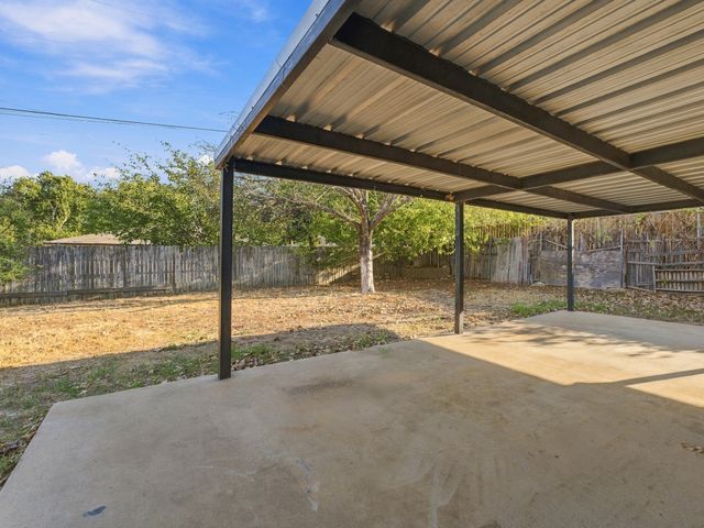 710 Parkridge Drive, Decatur, TX 76234