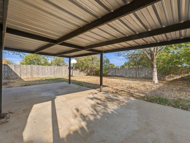 710 Parkridge Drive, Decatur, TX 76234