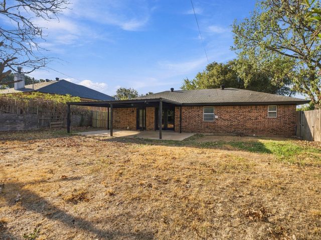 710 Parkridge Drive, Decatur, TX 76234