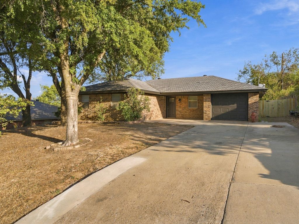 710 Parkridge Drive, Decatur, TX 76234 — photo 2