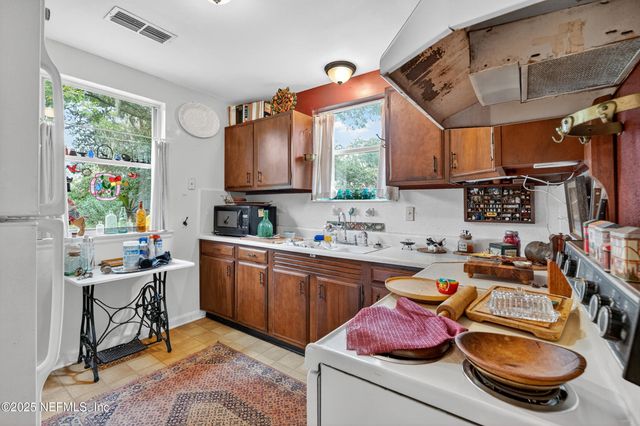 1737 PLAINFIELD Avenue, Orange Park, FL 32073