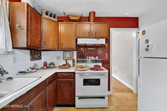 1737 PLAINFIELD Avenue, Orange Park, FL 32073