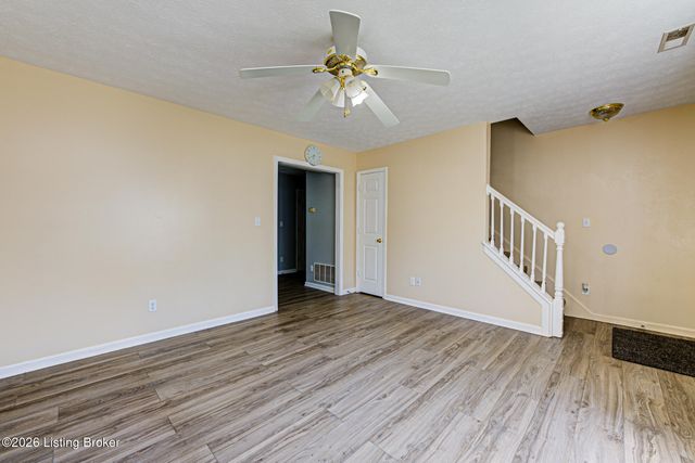 6413 Cottagemeadow Dr, Louisville, KY 40218