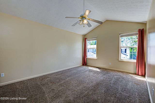 6413 Cottagemeadow Dr, Louisville, KY 40218