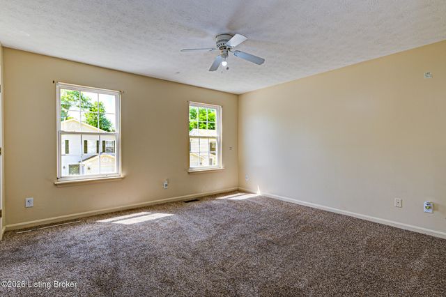 6413 Cottagemeadow Dr, Louisville, KY 40218