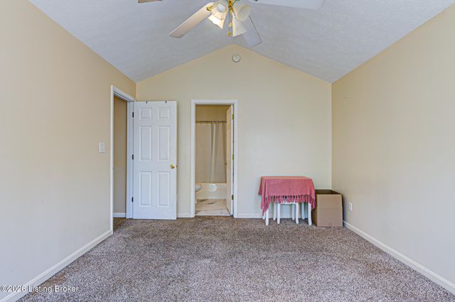 6413 Cottagemeadow Dr, Louisville, KY 40218