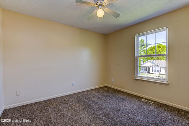 6413 Cottagemeadow Dr, Louisville, KY 40218