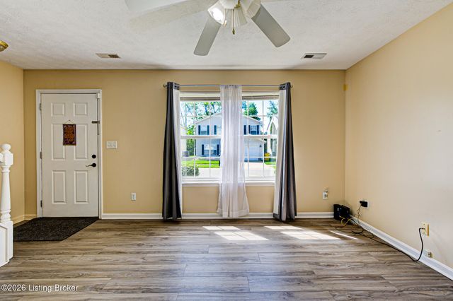 6413 Cottagemeadow Dr, Louisville, KY 40218