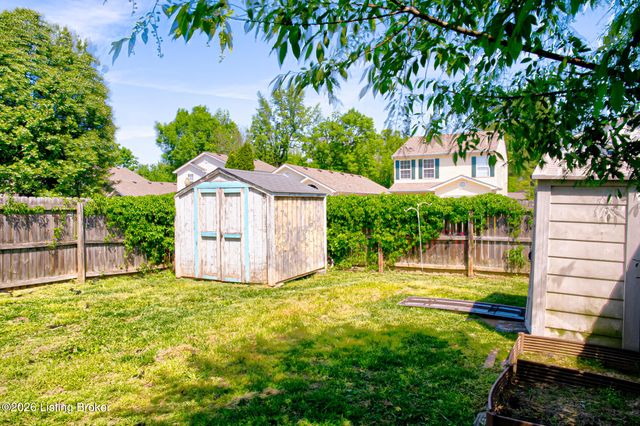 6413 Cottagemeadow Dr, Louisville, KY 40218