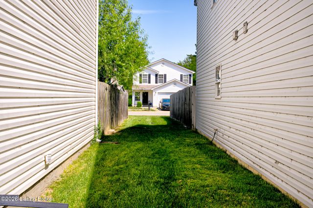 6413 Cottagemeadow Dr, Louisville, KY 40218