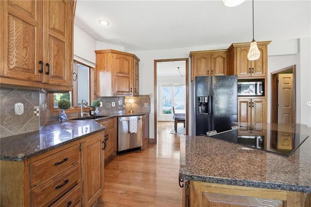 11824 W 112TH Terrace, Overland Park, KS 66210