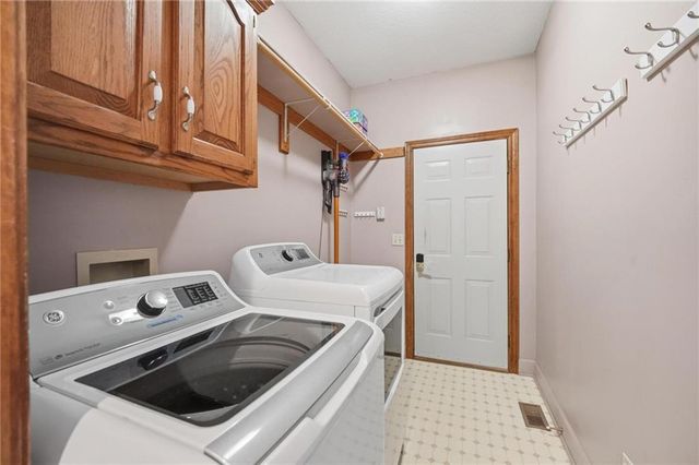 11824 W 112TH Terrace, Overland Park, KS 66210