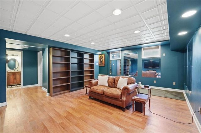 11824 W 112TH Terrace, Overland Park, KS 66210