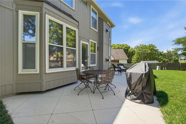 11824 W 112TH Terrace, Overland Park, KS 66210