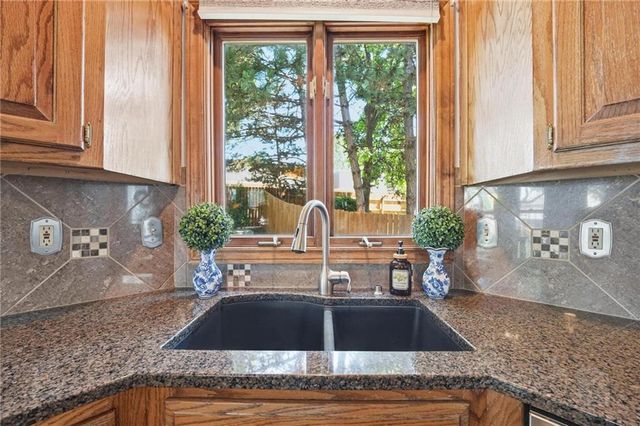 11824 W 112TH Terrace, Overland Park, KS 66210