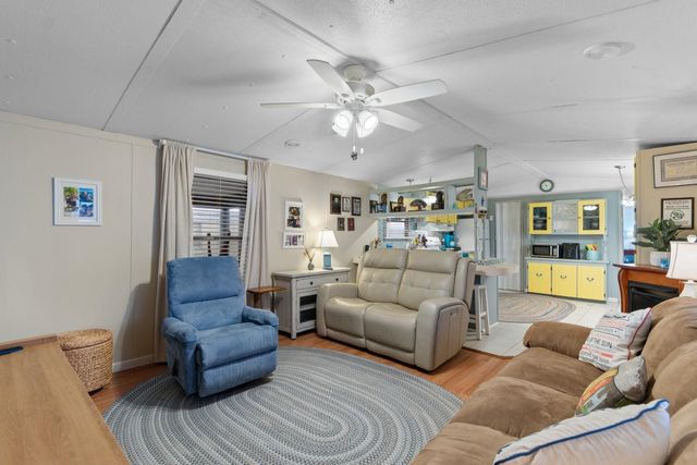 1517 Norris Ave., North Myrtle Beach, SC 29582