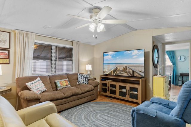 1517 Norris Ave., North Myrtle Beach, SC 29582