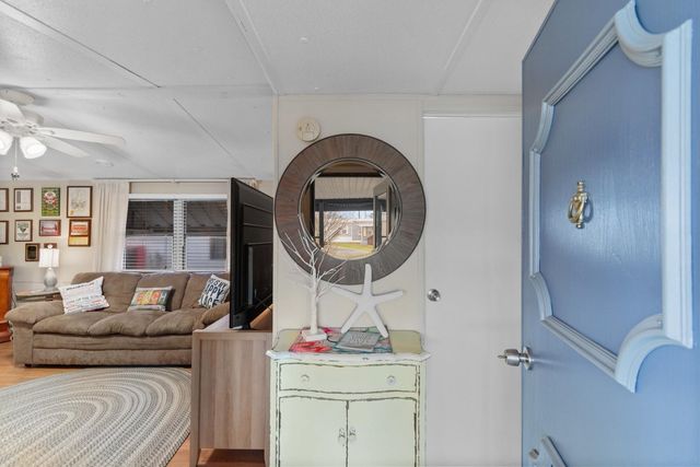 1517 Norris Ave., North Myrtle Beach, SC 29582