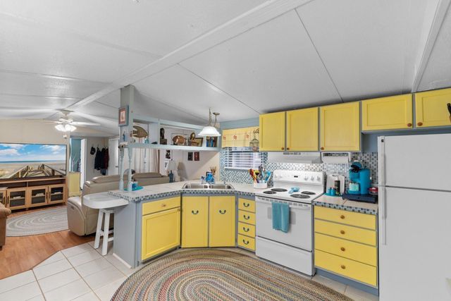 1517 Norris Ave., North Myrtle Beach, SC 29582