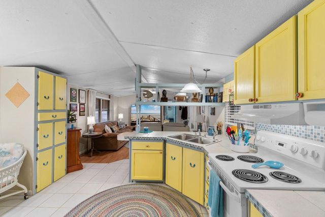 1517 Norris Ave., North Myrtle Beach, SC 29582