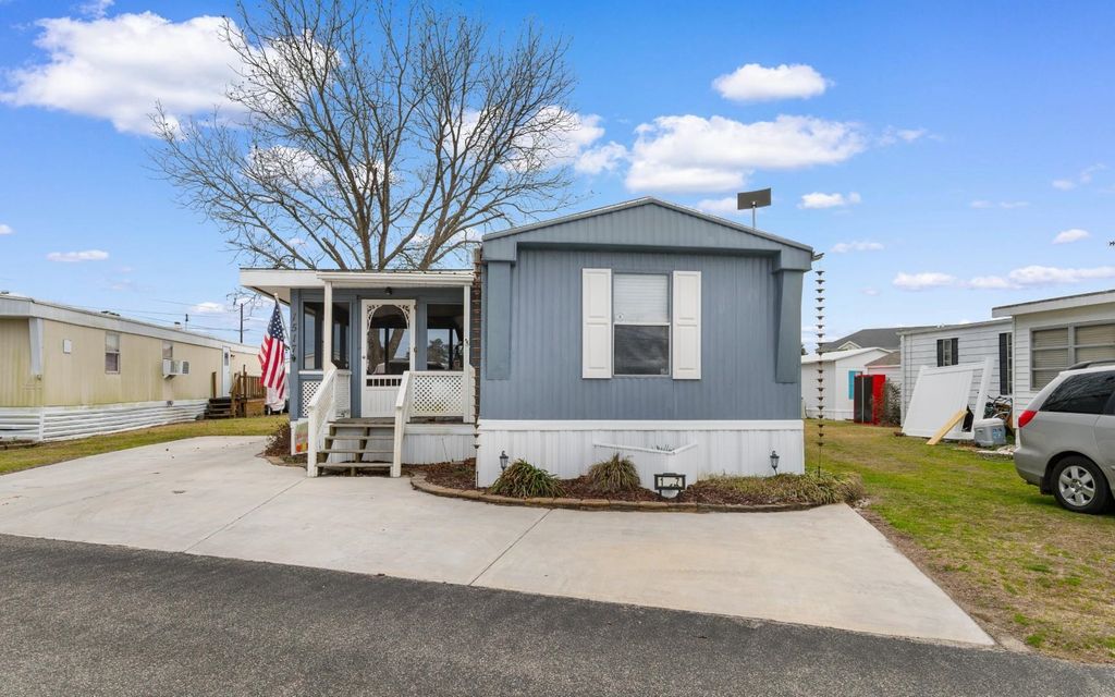 1517 Norris Ave., North Myrtle Beach, SC 29582