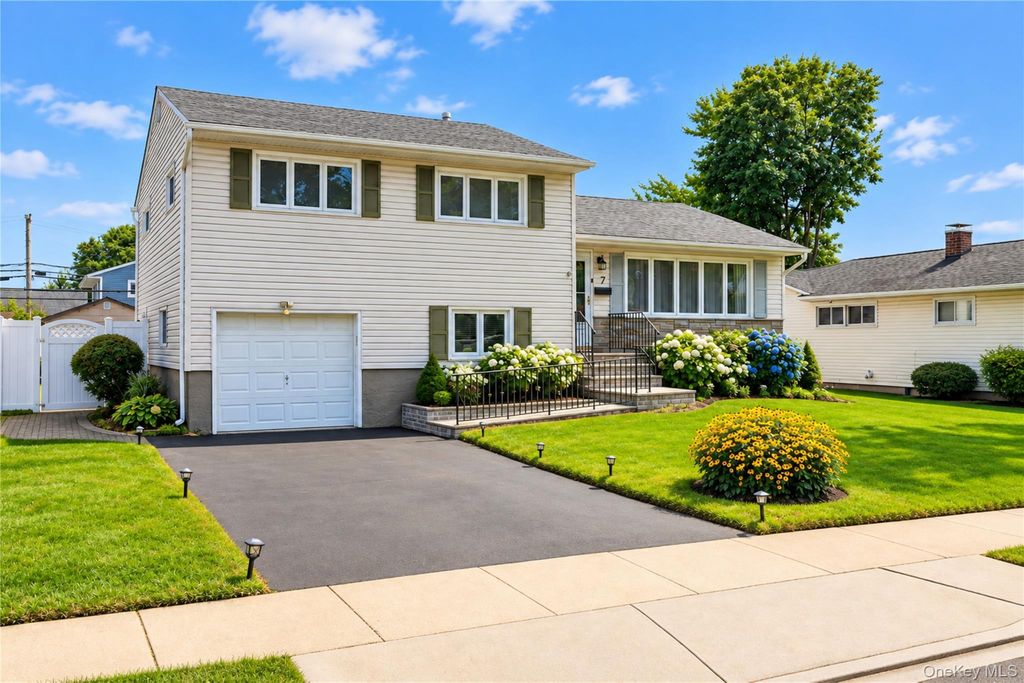 7 Primrose Avenue, Hicksville, NY 11801 — photo 4