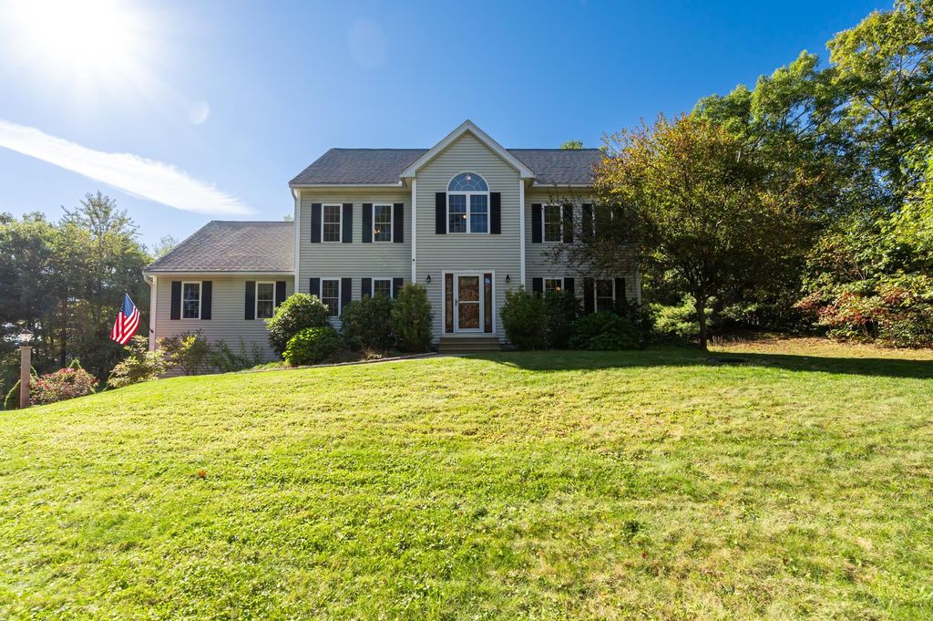 22 Hobart Hill Road, Brookline, NH 03033