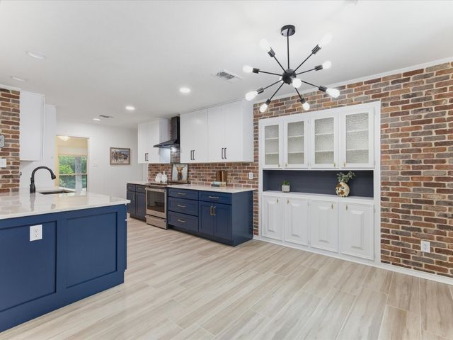 4505 Woodland Park Boulevard, Arlington, TX 76013