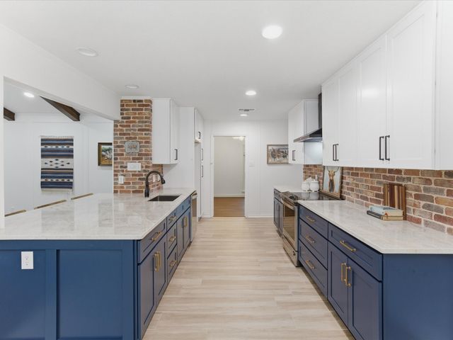 4505 Woodland Park Boulevard, Arlington, TX 76013