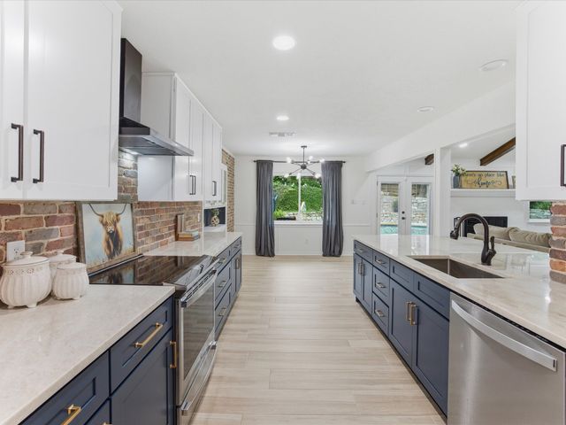 4505 Woodland Park Boulevard, Arlington, TX 76013