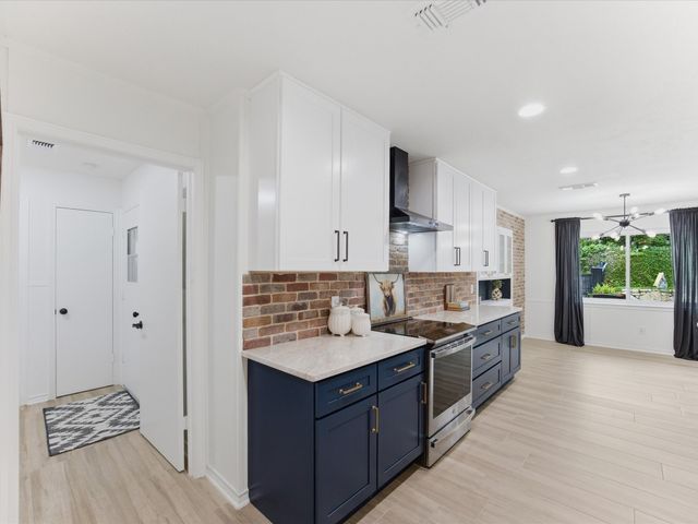 4505 Woodland Park Boulevard, Arlington, TX 76013