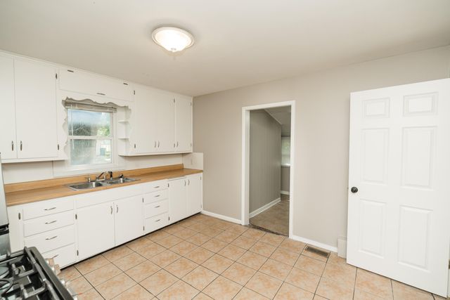 2103 N Jefferson Avenue, Springfield, MO 65803