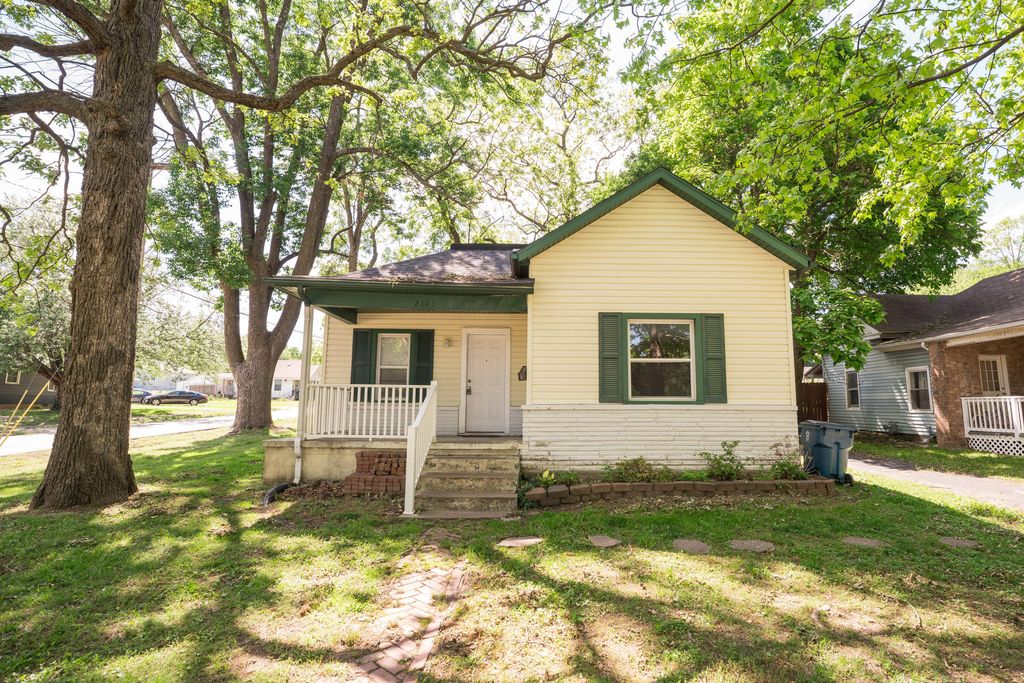 2103 N Jefferson Avenue, Springfield, MO 65803