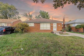 24834 Raven Avenue, Eastpointe, MI 48021