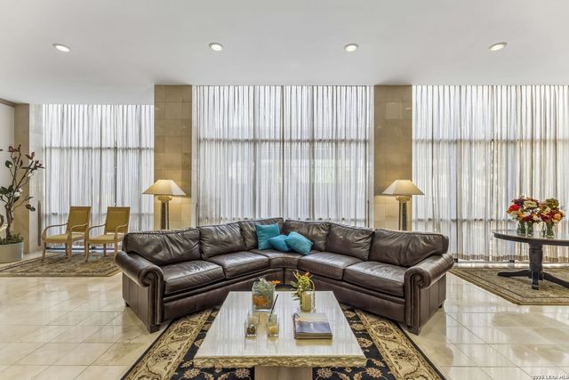 7701 Wurzbach Rd Apt 901, San Antonio, TX 78229