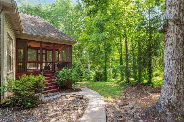 7821 Charles Place Drive, Kernersville, NC 27284